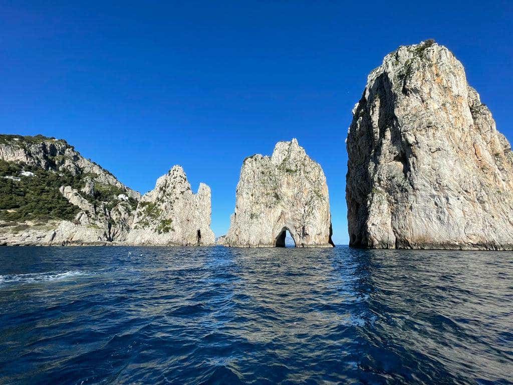 Tour in gozzo da Salerno alla scoperta di Capri e aperitivo