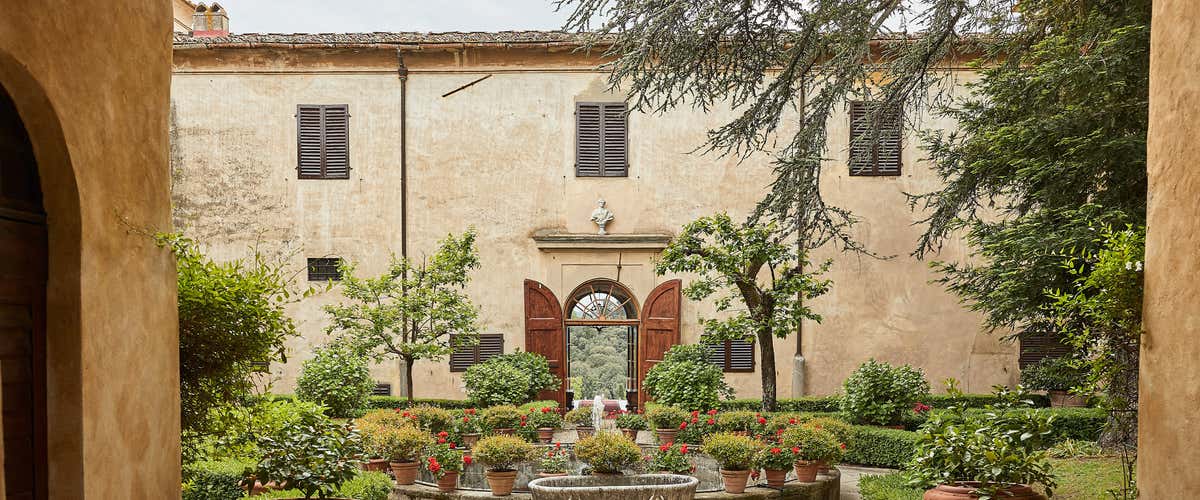 Wine tasting and lunch in the Villa Medicea in the heart of Chianti