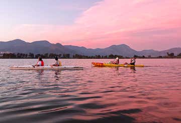 Kayak tour under the stars on Lake Fondi