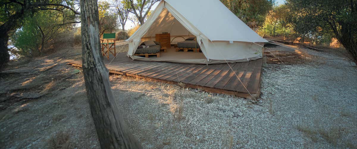 Notte in Bell Tent nella campagna di Noto e cena