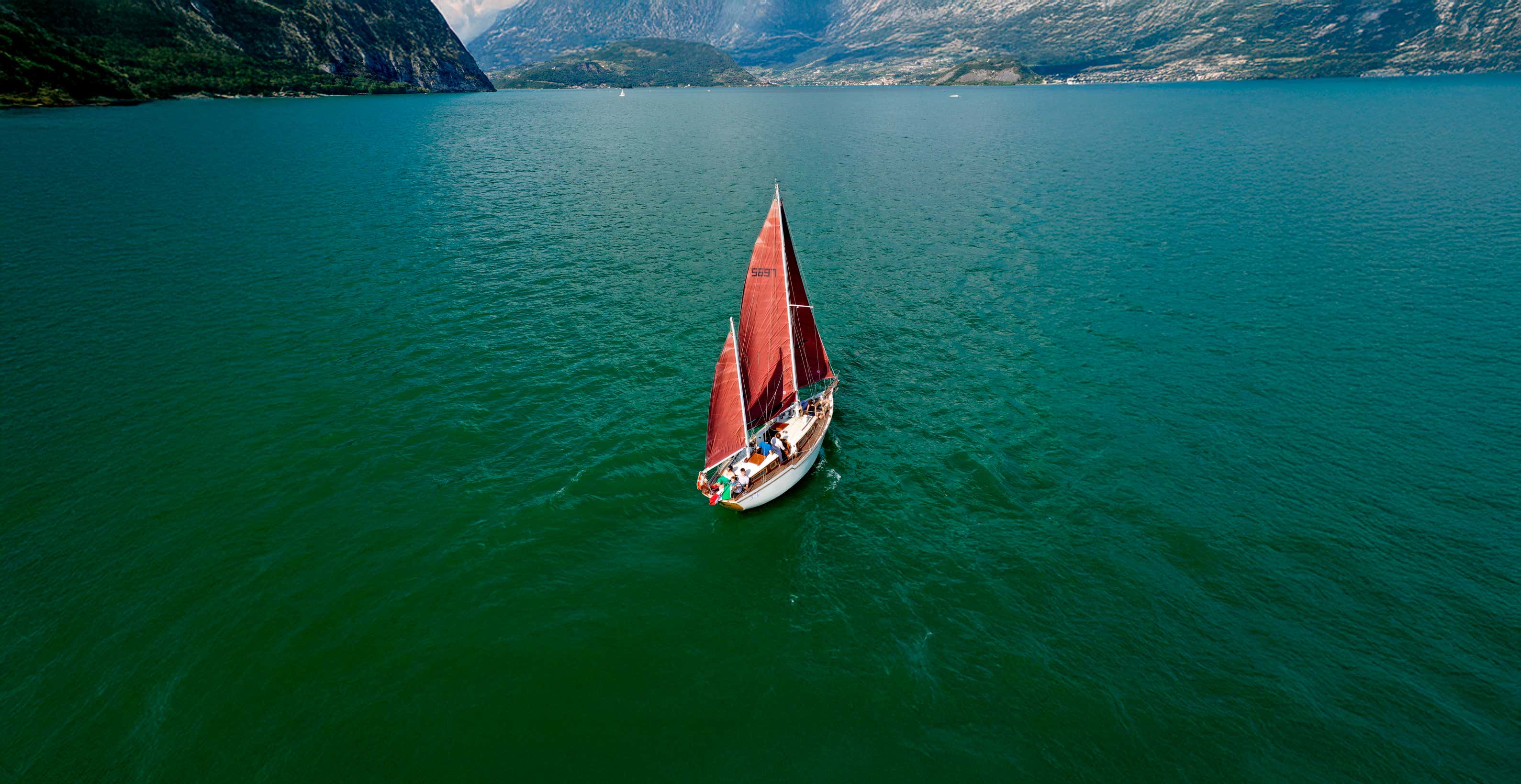 3-hour sailing boat excursion on Lake Iseo