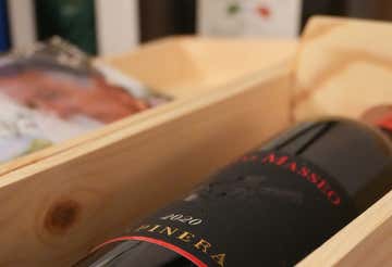 Wine tasting and winery visit in the Macerata hills