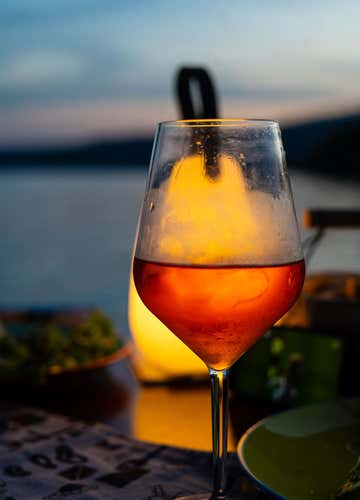 Aperitivo in catamarano al tramonto sul Lago di Bracciano 