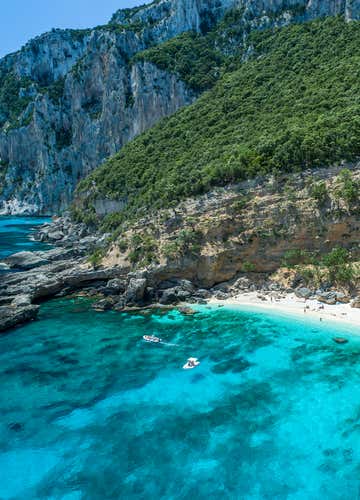 Escursione in mini yacht da Cala Gonone a Cala Goloritzè con aperitivo
