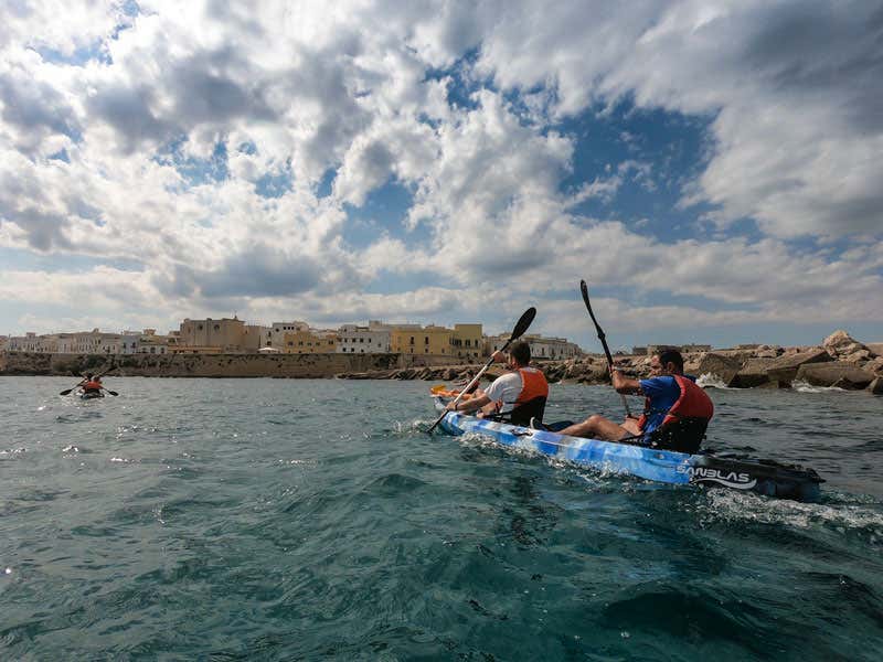 Tour in kayak lungo la costa di Gallipoli nel Salento