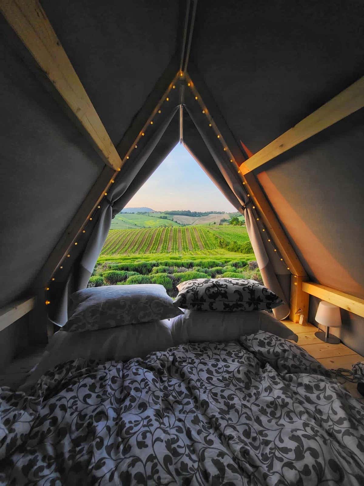 Soggiorno in tenda tipì con degustazione in frantoio e picnic nell’entroterra sardo