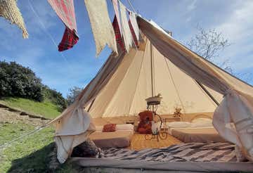 Notte in tenda con picnic e colazione nell'entroterra sardo