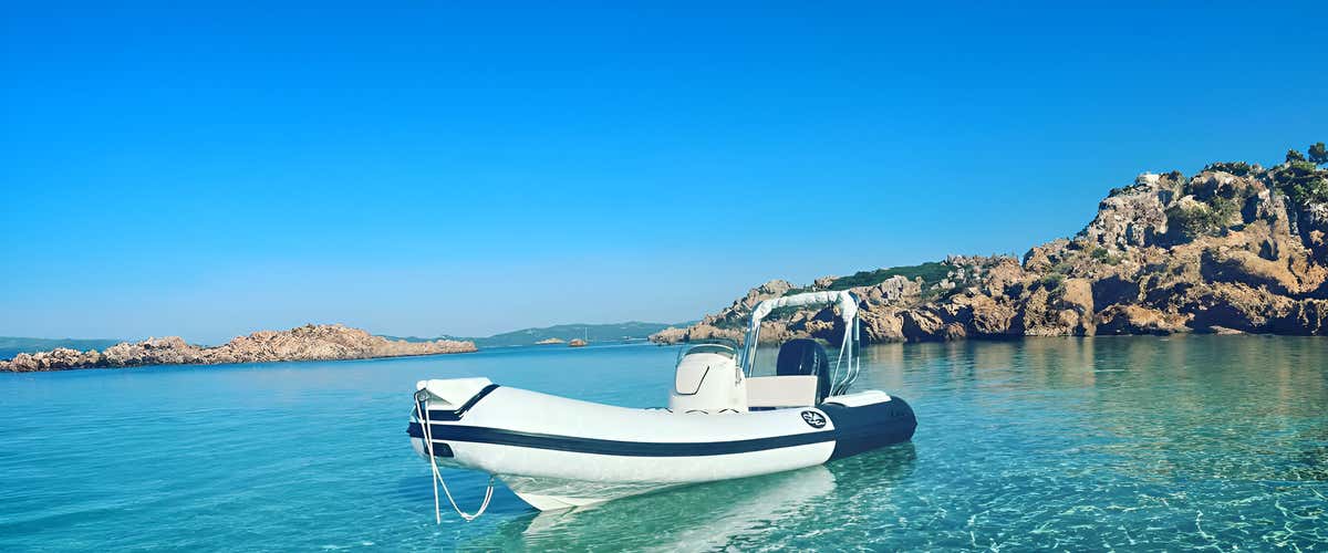 Dinghy hire in Porto Rotondo in Costa Smeralda - 5 m, 40 HP