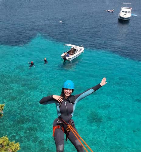 Coasteering a Cala Dragunara lungo la costa di Alghero