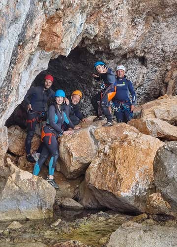 Coasteering a Cala Dragunara lungo la costa di Alghero