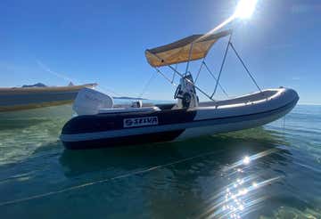Inflatable boat hire in Costa Rei - 5 m, 40 HP