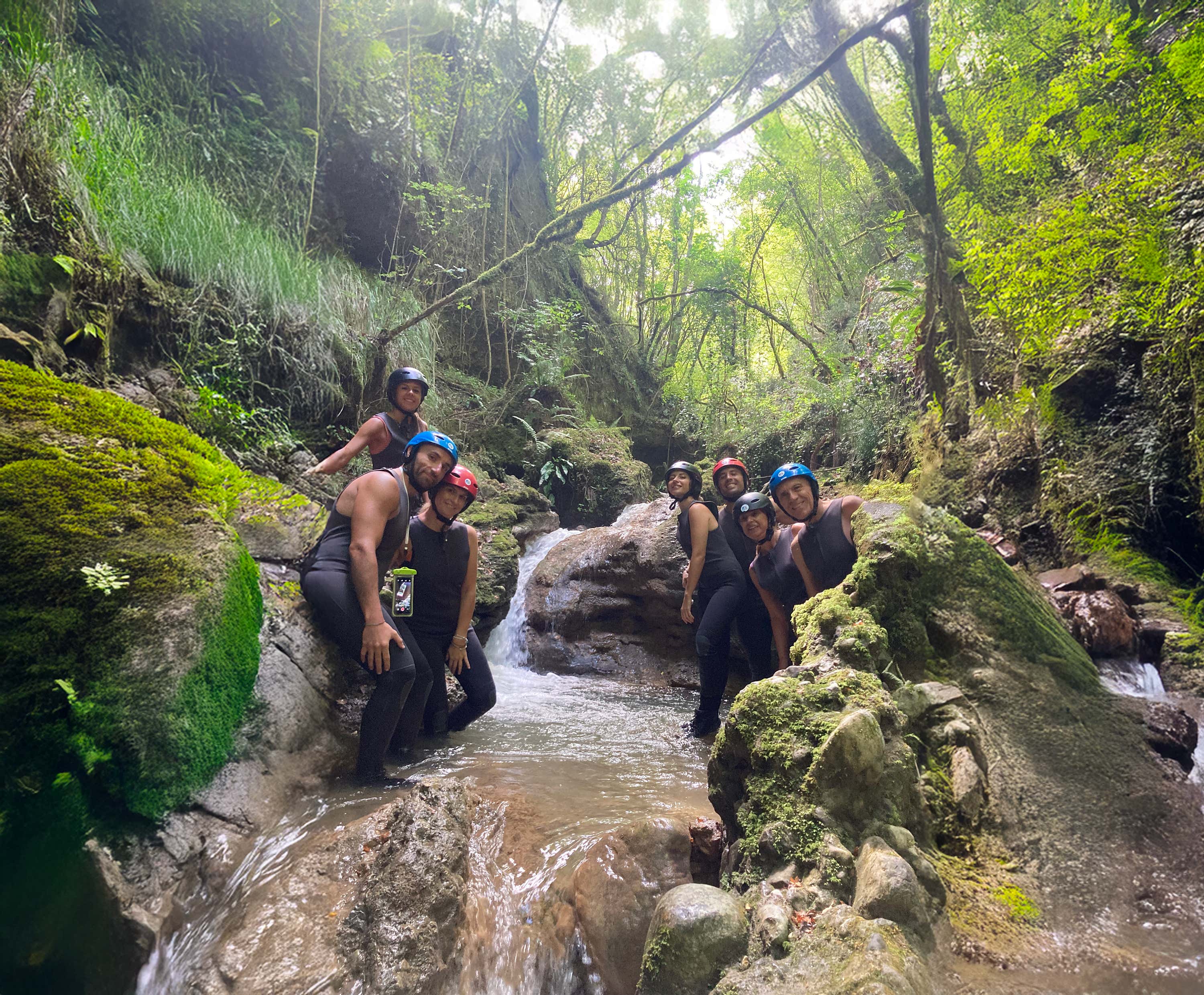 River trekking in un canyon nel Parco Nazionale del Pollino