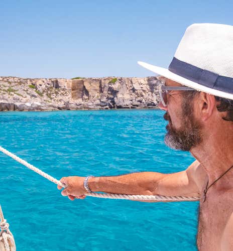 Escursione giornaliera in barca a vela a Carloforte con pranzo
