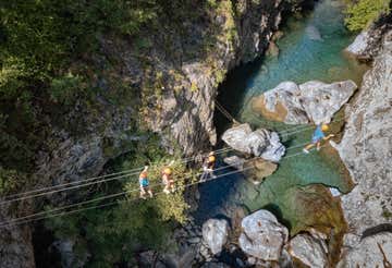 Parco avventura e zipline nel canyon a Bagni di Lucca