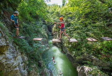 Parco avventura e zipline nel canyon a Bagni di Lucca