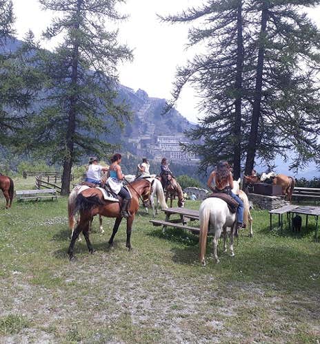 Horse riding to the Sacra di San Michele in the Susa Valley (TO)