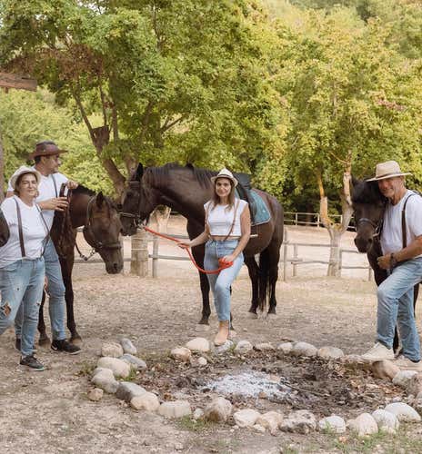 Passeggiata a cavallo privata a Cupra Marittima e aperitivo