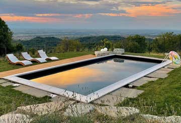 Notte in tenda Tipì sulle colline di Villanova Mondovì in provincia di Cuneo