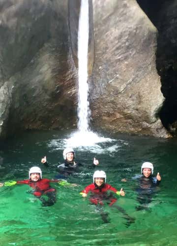 Canyoning sul fiume Serra nelle Alpi Apuane