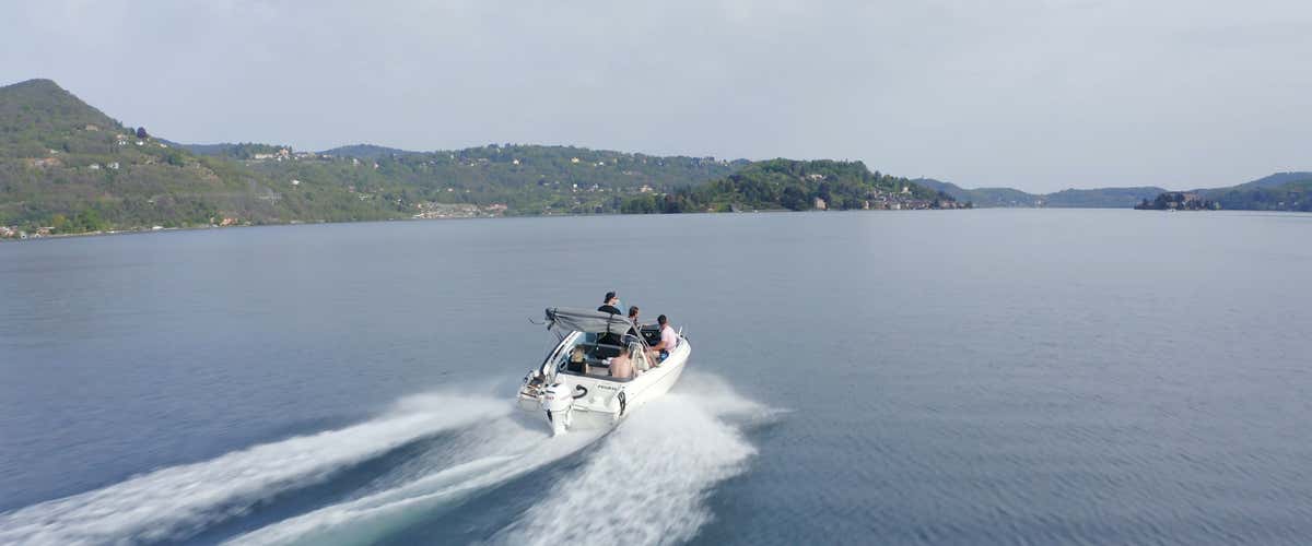 Boat rental on Lake Orta - 4.50 m, 20 HP
