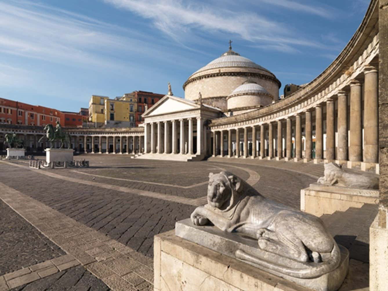 Tour panoramico in Vespa d'epoca con autista a Napoli