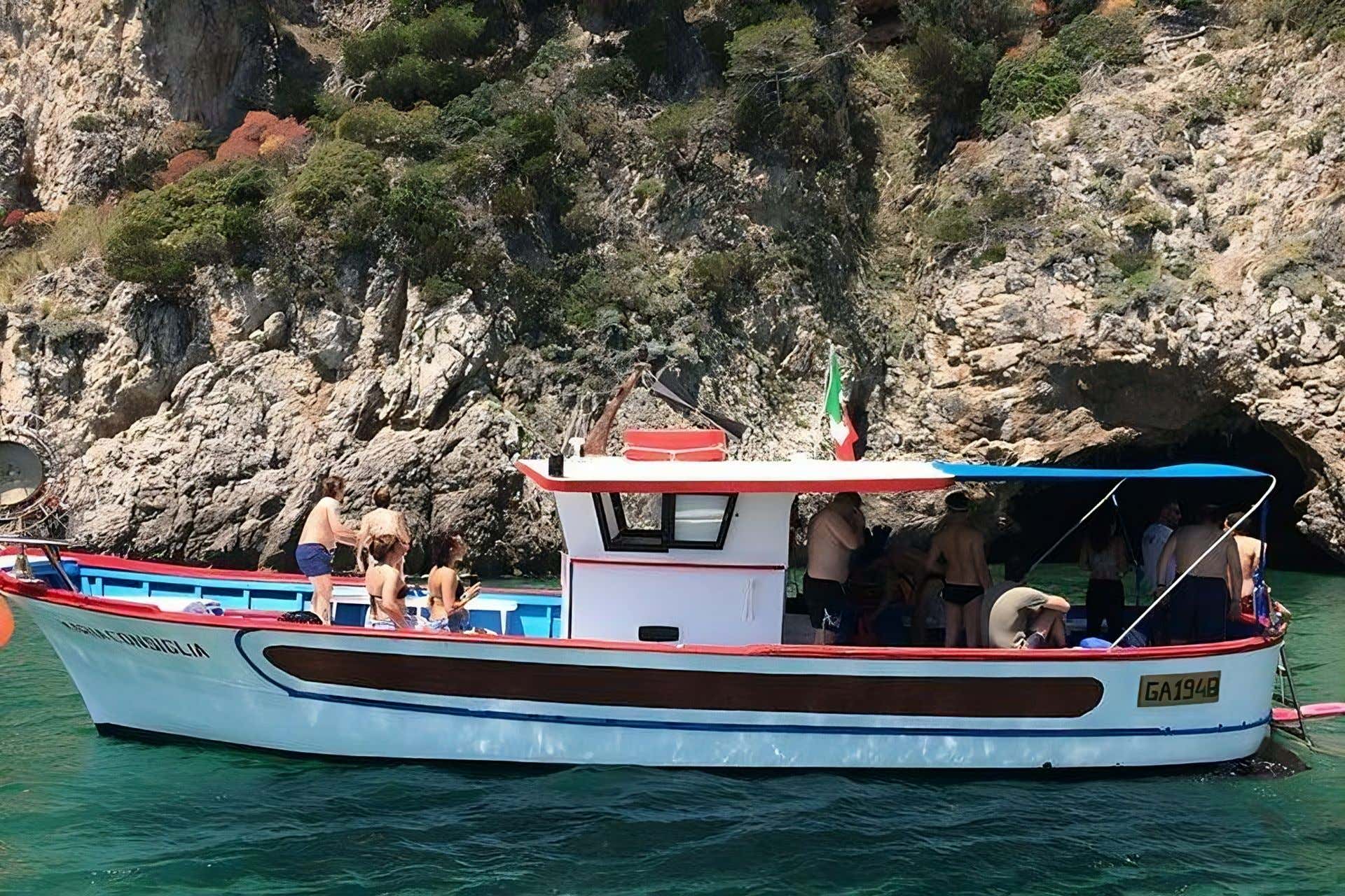 Private gozzo tour to Montagna Spaccata and Pozzo del Diavolo Freedome