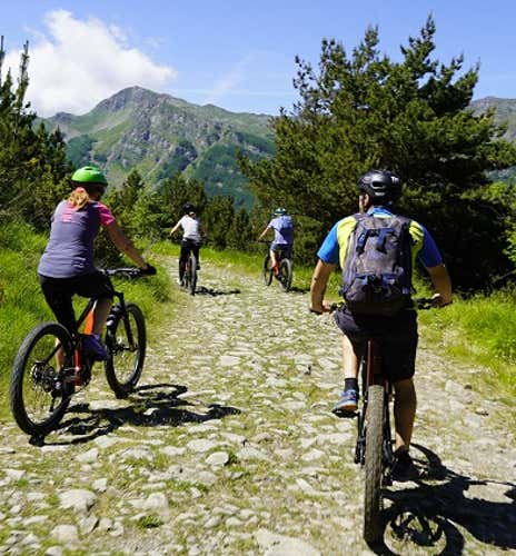Tour panoramico in e-bike sulla Via Vandelli