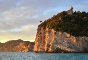 Gozzo tour with sunset aperitif between the islands of the Gulf of Poets and Portovenere