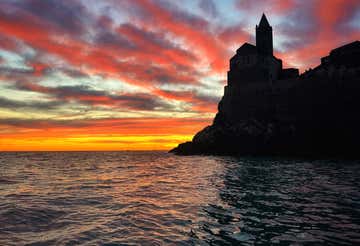 Gozzo tour with sunset aperitif between the islands of the Gulf of Poets and Portovenere