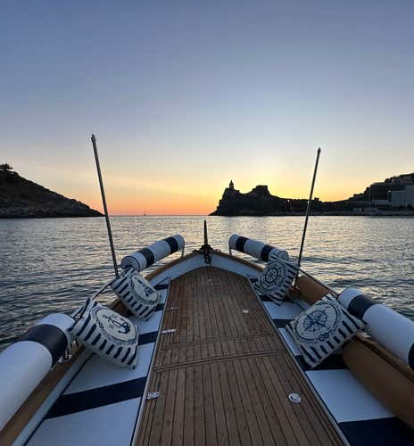 Gozzo tour with sunset aperitif between the islands of the Gulf of Poets and Portovenere