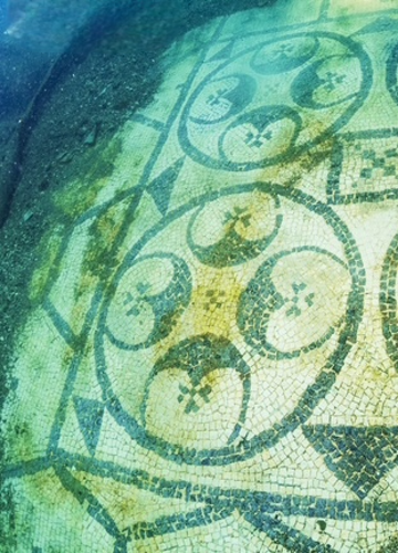 Guided snorkelling in the Underwater Archaeological Park of Baia