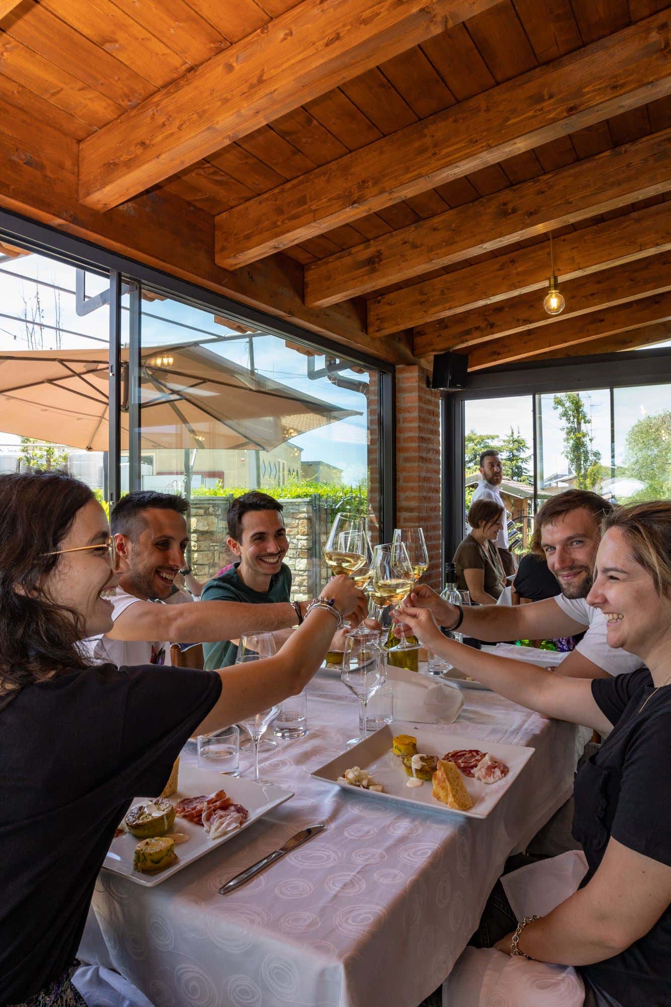 Degustazione vini in cantina e picnic in vigna nell’Oltrepò Pavese