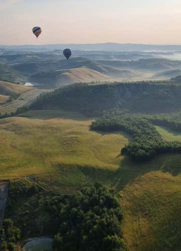 Hot air balloon flight in Val d'Orcia with breakfast
