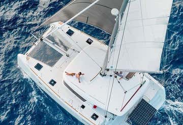 Tour privato in catamarano di un’intera giornata a Polignano a Mare con aperitivo