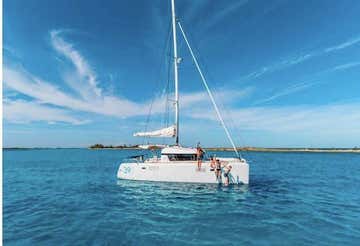 Tour privato in catamarano di mezza giornata a Polignano a Mare con aperitivo