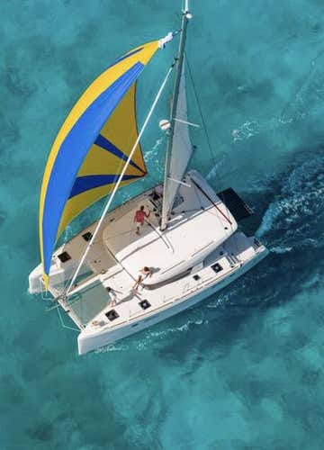 Tour privato in catamarano di un’intera giornata a Polignano a Mare con aperitivo