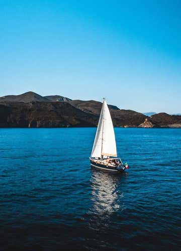 Giornata in barca a vela lungo le coste del Cilento