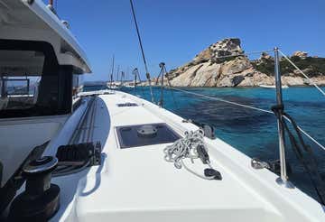 Catamaran daily tour in the La Maddalena Archipelago with aperitif and lunch
