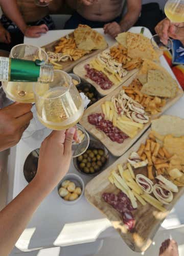 Catamaran daily tour in the La Maddalena Archipelago with aperitif and lunch
