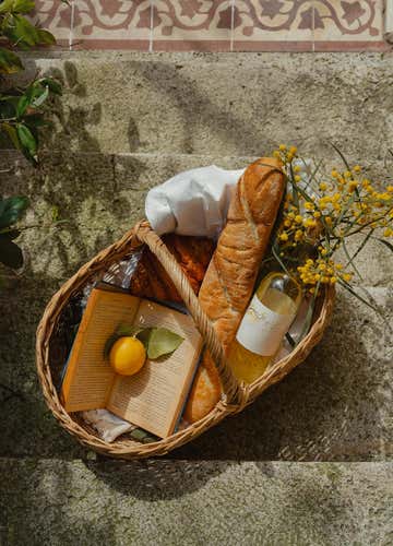 Picnic in the vineyard with Sicilian products in the province of Trapani