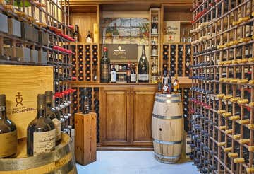 Walk in the vineyards, wine tasting and Sicilian products in the province of Trapani