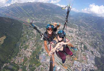 Tandem paragliding flight at Monte San Vigilio