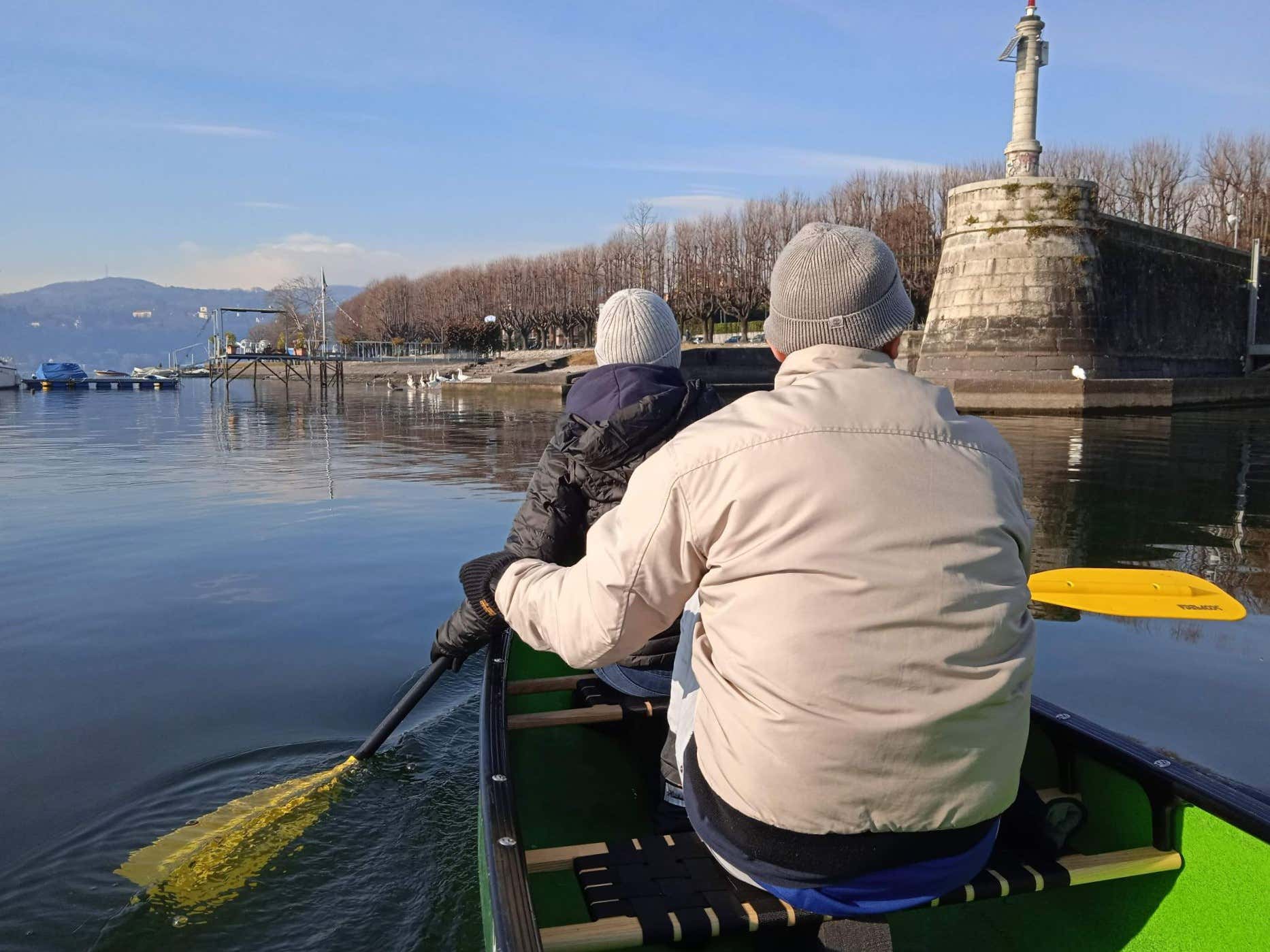 Tour in canoa canadese sul Lago Maggiore da Angera ad Arona con aperitivo