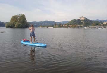 Escursione in SUP da Arona alla Rocca di Angera