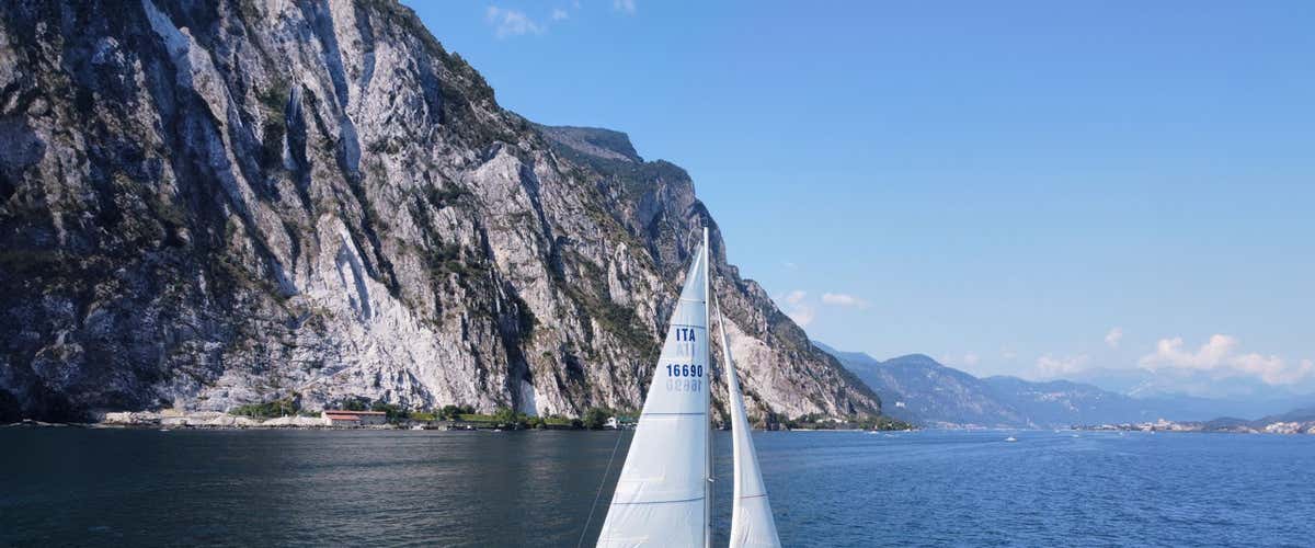 Lezione e tour in barca a vela del Lago di Como con pranzo