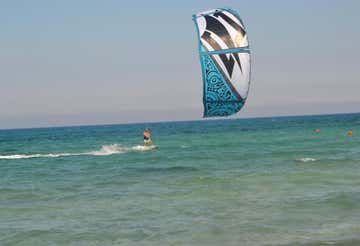 Private kitesurfing lesson at Porto Cesareo in Salento