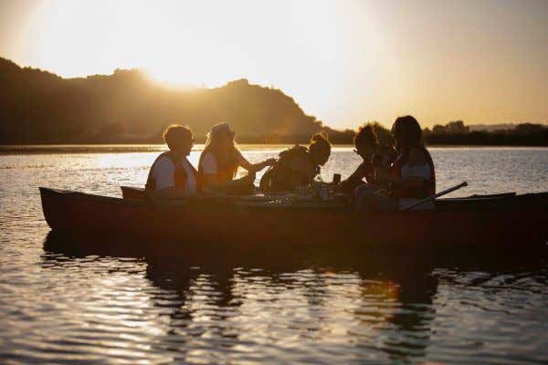 Tour in canoa sul fiume Tevere con aperitivo al tramonto