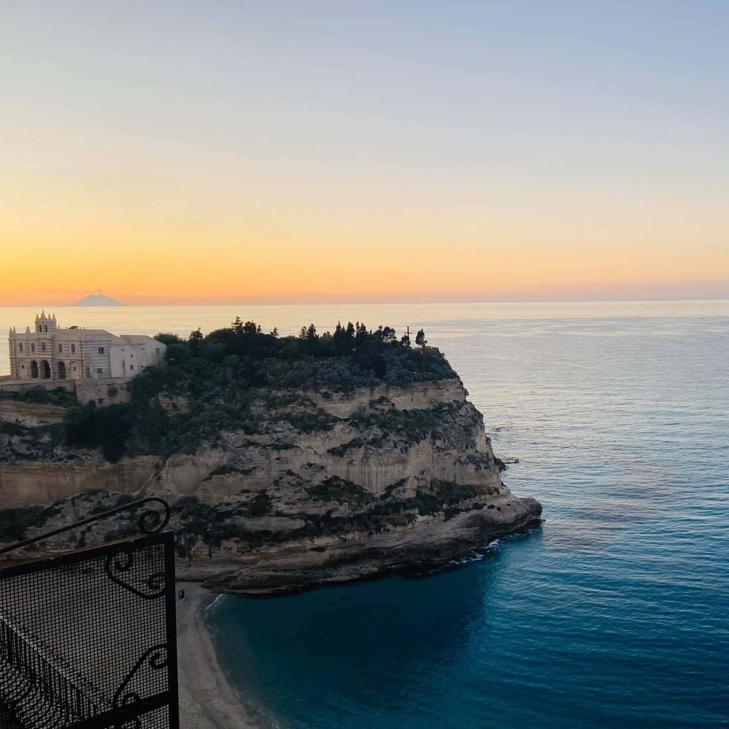 Tour privato in gommone da Tropea a Capo Vaticano al tramonto | Freedome