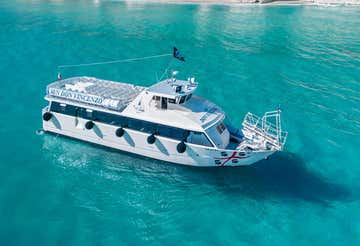 Minicruise by motorboat Don Vincenzo in the Gulf of Orosei with toast