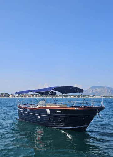 Gozzo tour to the Circeo caves and Torre Paola